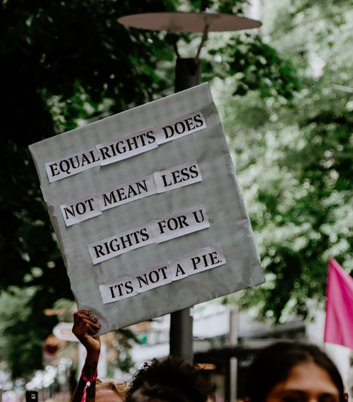 Pancarte de manifestation pour l'égalité des droits